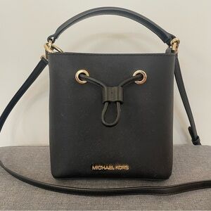 MICHAEL KORS Suri Small Crossbody Bucket Bag - Black Saffiano Leather